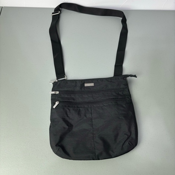 Baggallini Black Nylon Crossbody Purse Shoulder Strap Zip Closure - Picture 1 of 13